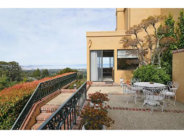 25 Miranda Court, Hillsborough, California 94010