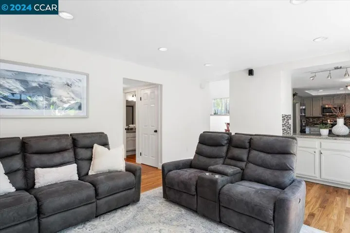 17 Barnegate Bay, Alameda, California 94502