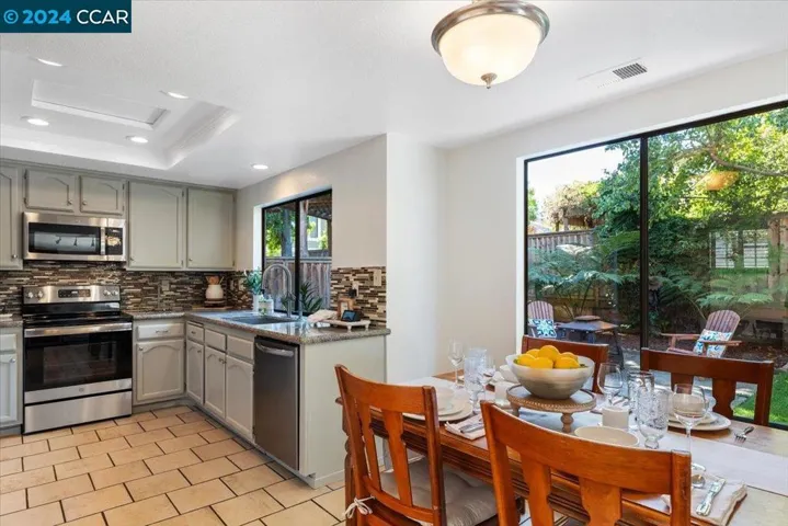 17 Barnegate Bay, Alameda, California 94502