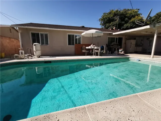 22543 Hartland Street, West Hills, California 91307