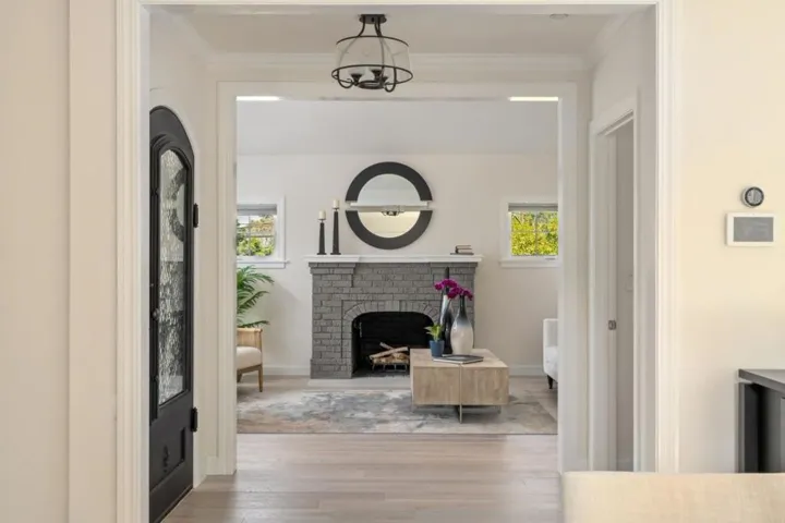 435 E Oakwood Boulevard, Redwood City, California 94061