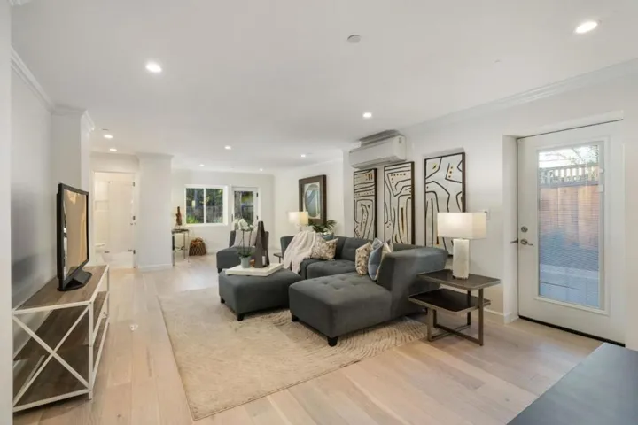 435 E Oakwood Boulevard, Redwood City, California 94061