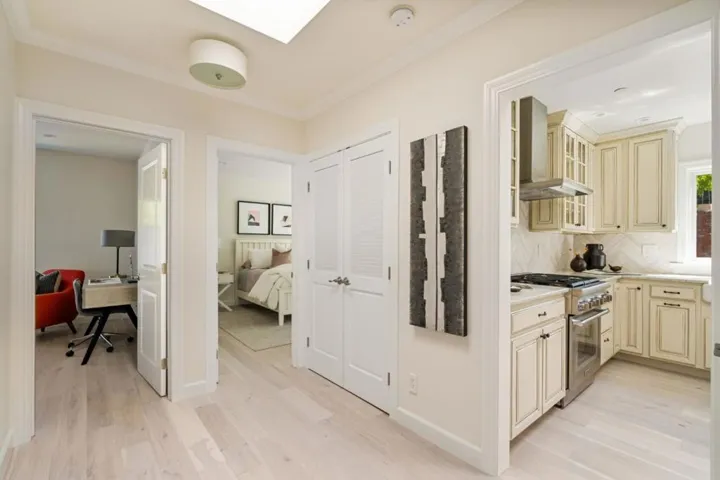 435 E Oakwood Boulevard, Redwood City, California 94061