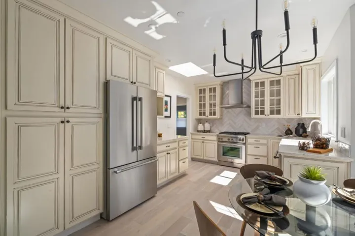 435 E Oakwood Boulevard, Redwood City, California 94061
