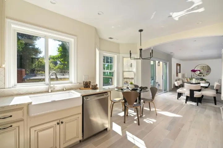 435 E Oakwood Boulevard, Redwood City, California 94061