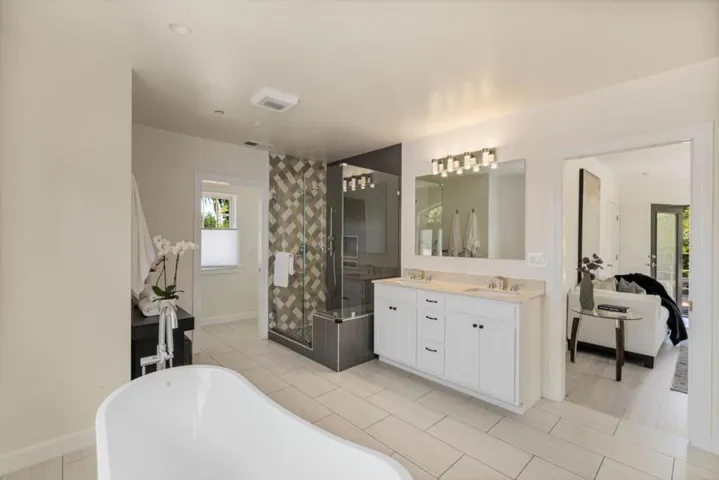 435 E Oakwood Boulevard, Redwood City, California 94061