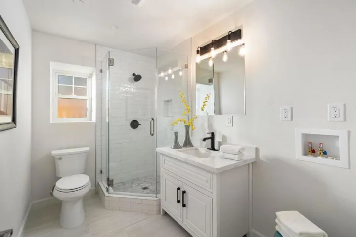 435 E Oakwood Boulevard, Redwood City, California 94061