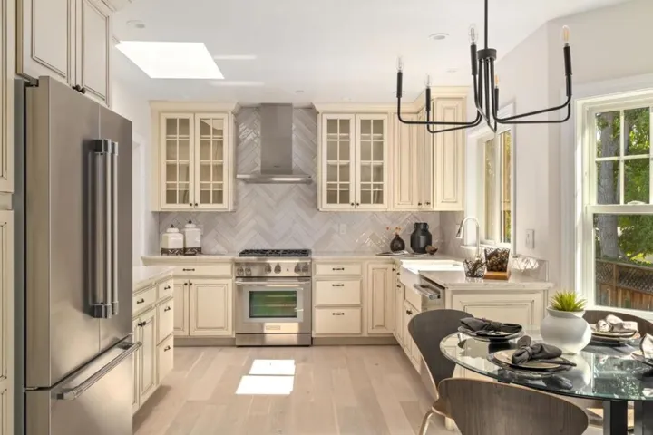435 E Oakwood Boulevard, Redwood City, California 94061