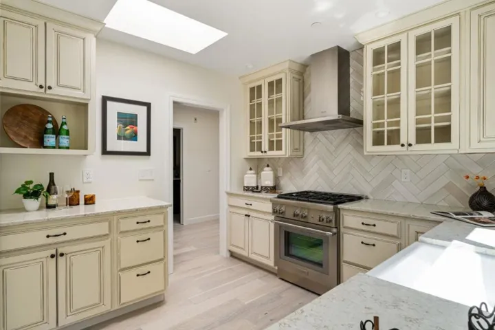 435 E Oakwood Boulevard, Redwood City, California 94061