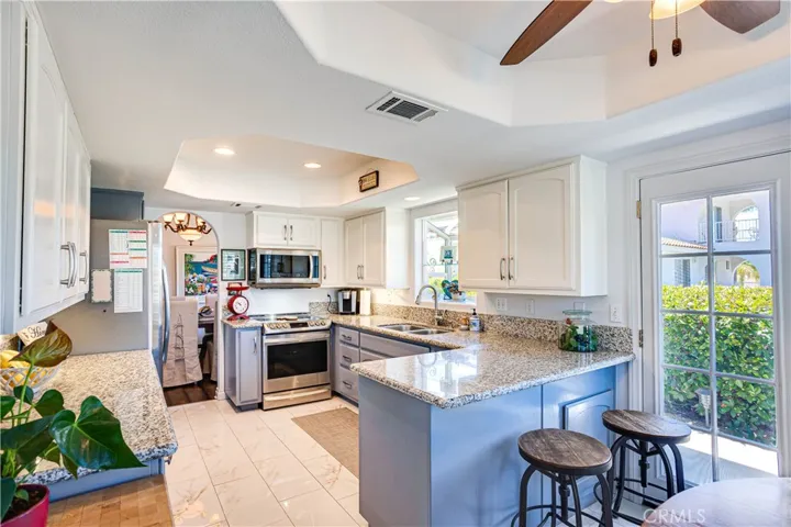30172 Spray Drive, Canyon Lake, California 92587