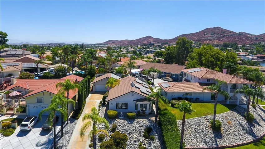 30172 Spray Drive, Canyon Lake, California 92587