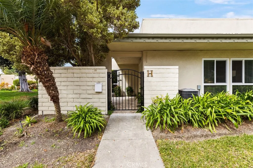 2049 Via Mariposa E H, Laguna Woods, California 92637, 2 Bedrooms Bedrooms, ,1 BathroomBathrooms,Residential Lease,For Rent,Via Mariposa,OC24190219