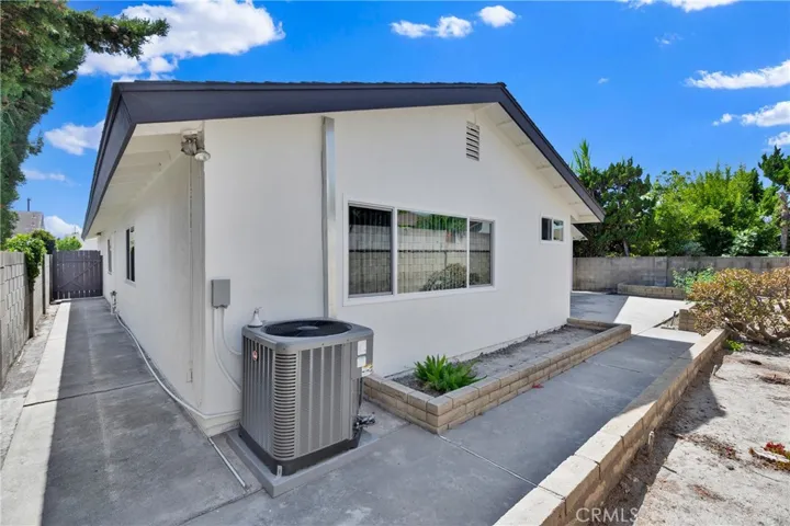 6831 Glen Drive, Huntington Beach, California 92647