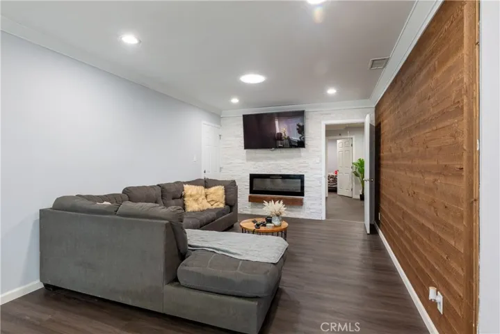 1225 E Luray Street, Long Beach, California 90807