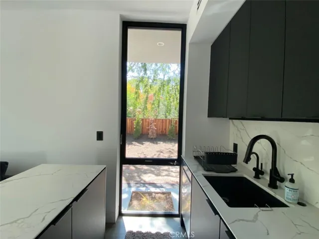 14172 Amherst Court B, Los Altos Hills, California 94022