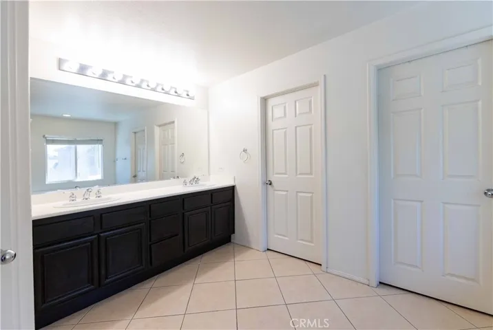 His/Hers Walk in Closet