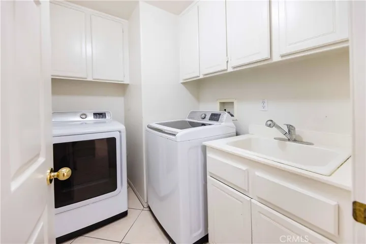 Downstairs laundry with sink