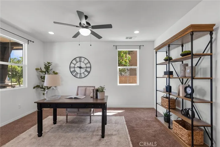 front bonus room for office/playroom/sitting room