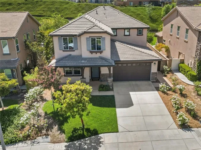beautiful exterior with long driveway