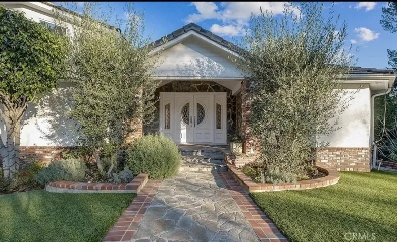 Exterior entry way