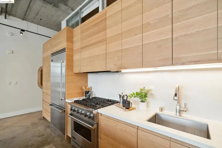 201 4th St 304, Oakland, California 94607