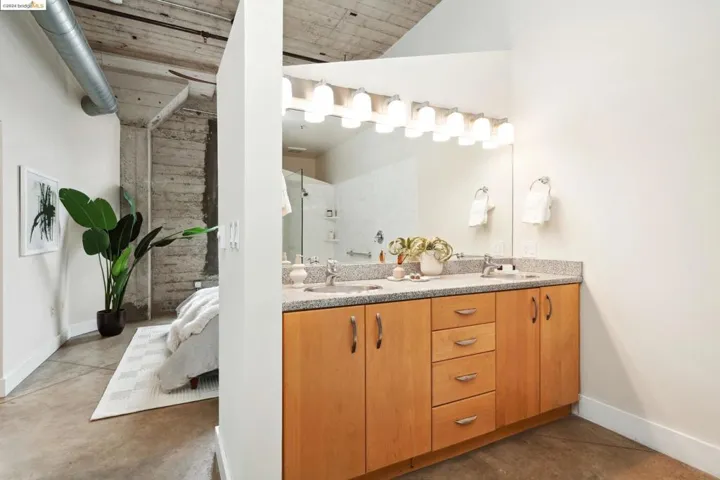 201 4th St 304, Oakland, California 94607