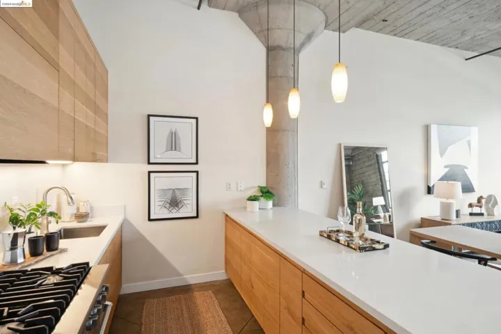 201 4th St 304, Oakland, California 94607