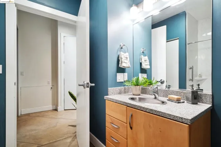 201 4th St 304, Oakland, California 94607
