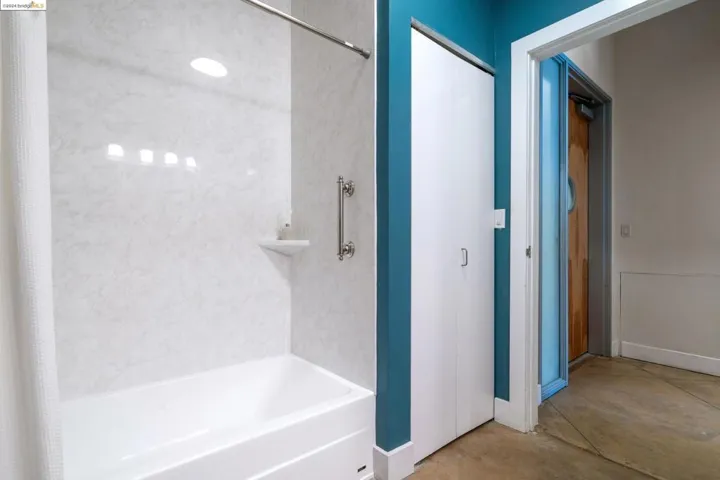 201 4th St 304, Oakland, California 94607