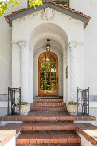 2700 8th Ave 1, Oakland, California 94606