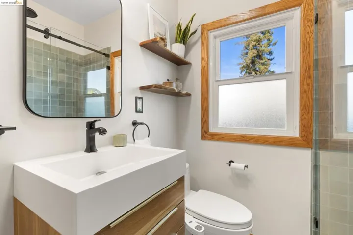 2700 8th Ave 1, Oakland, California 94606