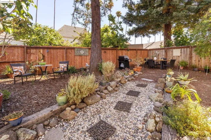 2700 8th Ave 1, Oakland, California 94606