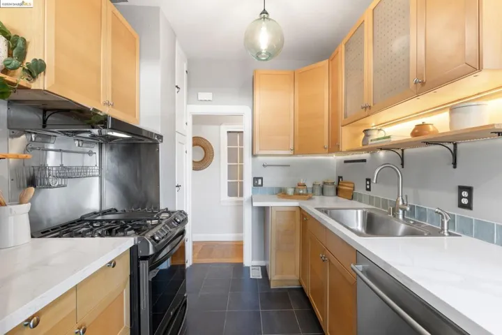 2700 8th Ave 1, Oakland, California 94606