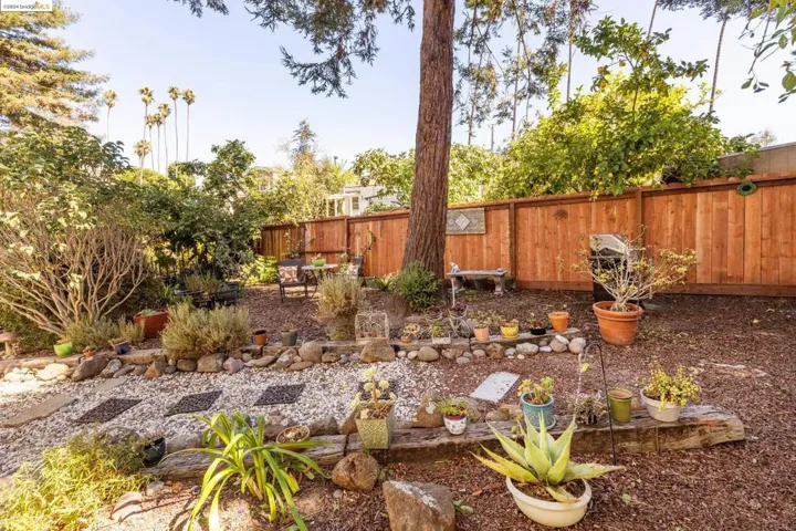 2700 8th Ave 1, Oakland, California 94606