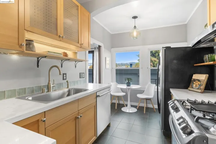 2700 8th Ave 1, Oakland, California 94606