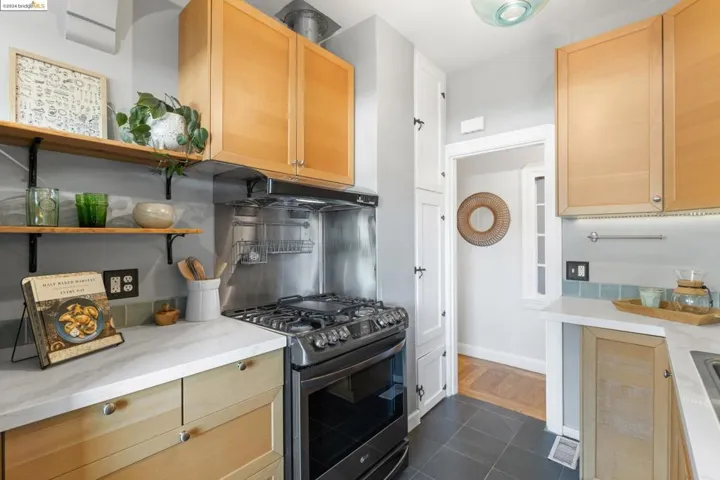 2700 8th Ave 1, Oakland, California 94606