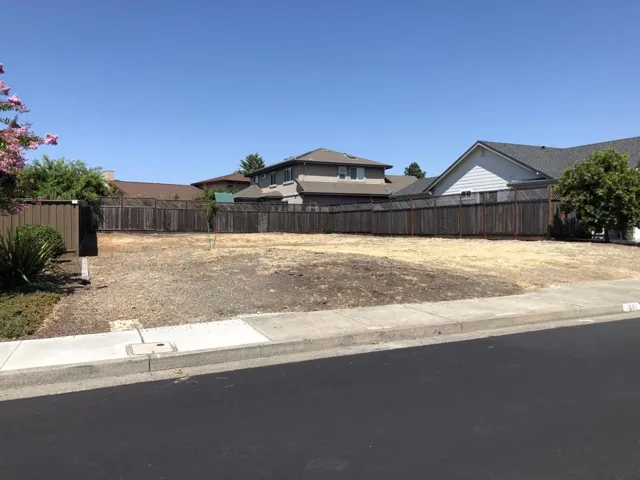 1881 Crimson Lane, Santa Rosa, California 95403