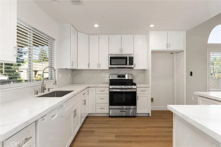 8421 Whitewater Drive, Bakersfield, California 93312