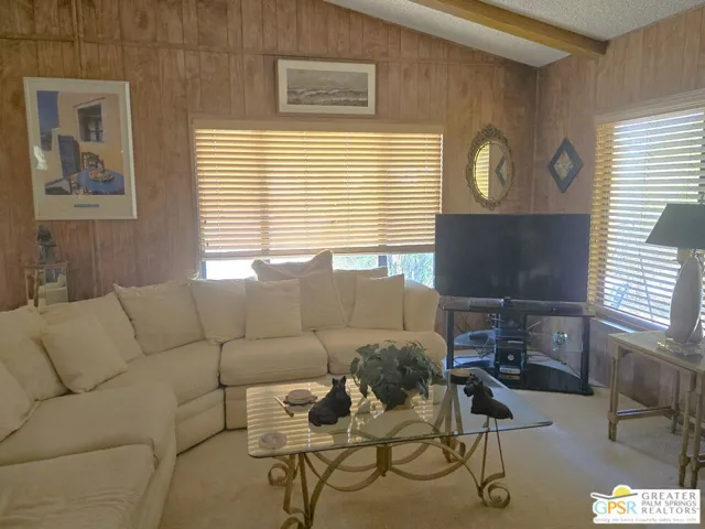 Lots Of Space & Lots Of Light