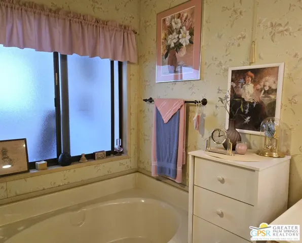 Separate Shower & Soaking Tub