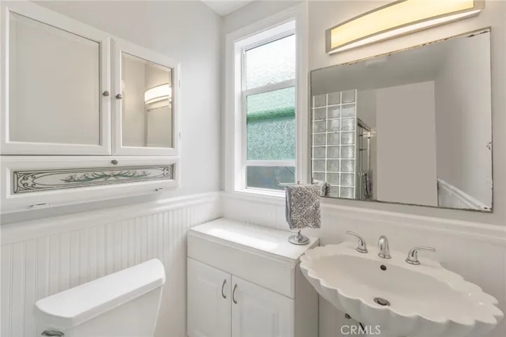 Upstairs Hall Bathroom
