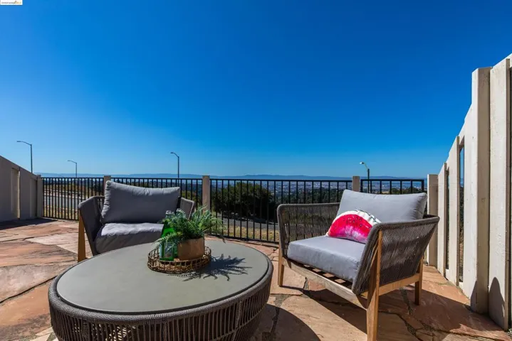 33 Graeagle, Oakland, California 94605
