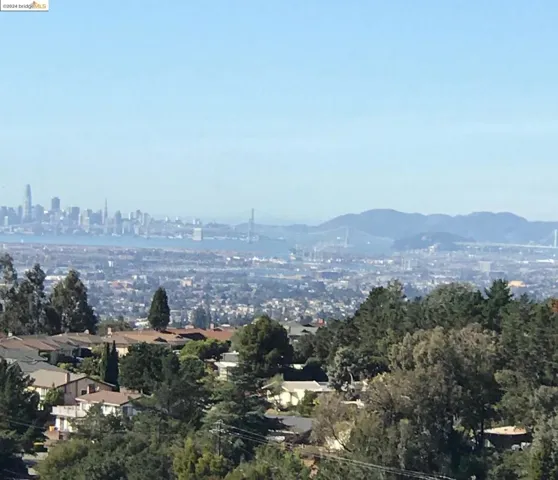 33 Graeagle, Oakland, California 94605