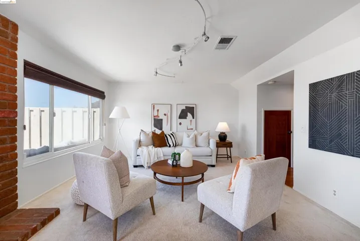 33 Graeagle, Oakland, California 94605