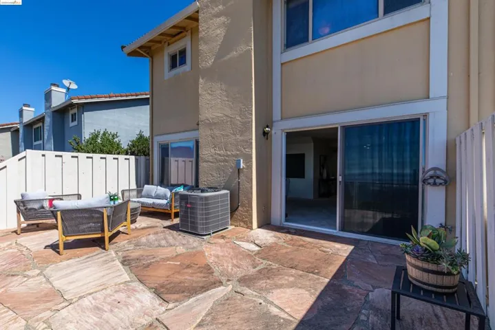 33 Graeagle, Oakland, California 94605