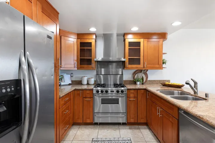 33 Graeagle, Oakland, California 94605
