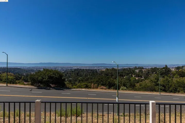 33 Graeagle, Oakland, California 94605