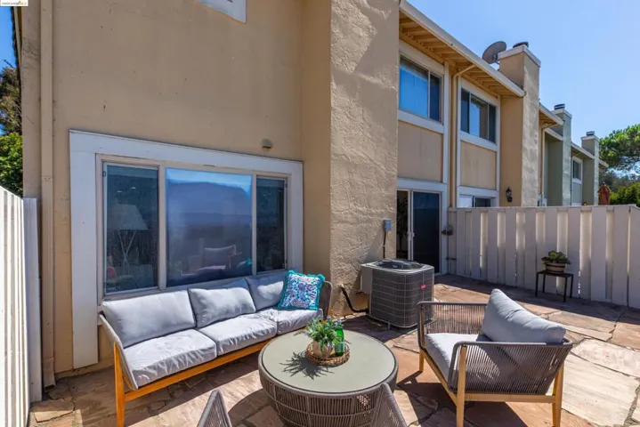 33 Graeagle, Oakland, California 94605