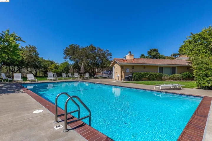 33 Graeagle, Oakland, California 94605
