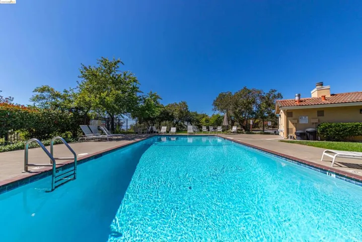 33 Graeagle, Oakland, California 94605